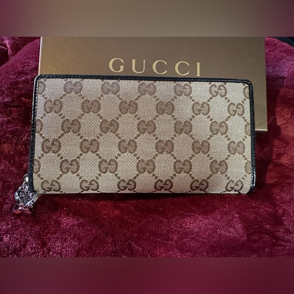 Gucci Authentic EUC Wallet 💎 - Picture 10 of 13